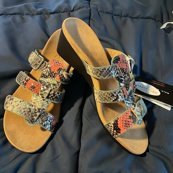 Vionic sandles - Picture 2 of 8